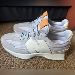 New Balance Women's 327 Sneaker
Size US 11